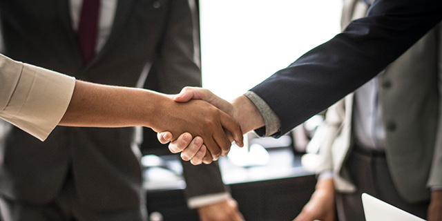 business-people-shaking-hands-meeting-room-640x320.jpg